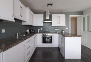 Modern 2 bed apartment at the Mournes - 3
