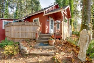 Peaceful McKenzie River Retreat: Fish, Hike, & Ski - 9