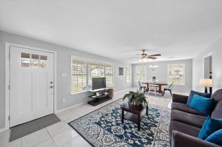 Baytown Home By The Bay visit Calypso Bay Water Park Unidad Skate park and Main Street 5 Star superhost - Baytown - 4