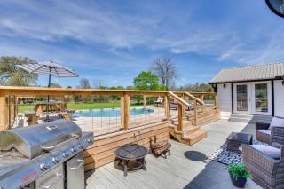 Grapeland Farm Retreat with Pool, Grill and Fire Pit - - 0