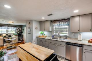 Grapeland Farm Retreat with Pool, Grill and Fire Pit - - 2