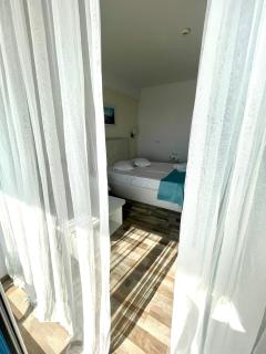 Seaside Dream and Sunset Breeze Studios at Blaxy Resort - Olimp - 9