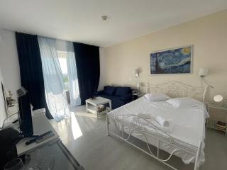 Seaside Dream and Sunset Breeze Studios at Blaxy Resort - Olimp - 0