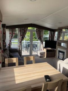 Hafan Y Mor 5 Lakeside , 3 Bedrrom Deluxe sleeps 8 - Pwllheli - 3