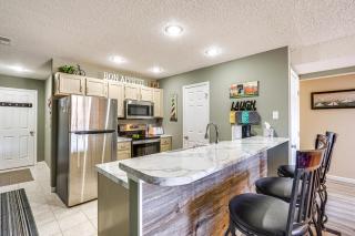 Large Balcony with View Lakefront Osage Beach Condo - Osage Beach - 9