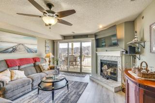 Large Balcony with View Lakefront Osage Beach Condo - Osage Beach - 7