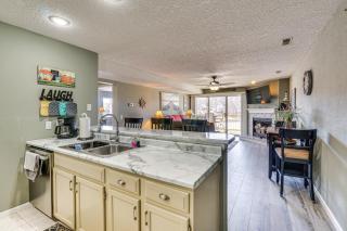 Large Balcony with View Lakefront Osage Beach Condo - Osage Beach - 3