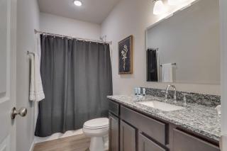 NEW Const Sleeps 6 Pool - close to Pkwy - 3