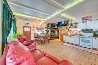 Cozy Kenai Abode with Private Deck 5 Mi to Ocean! - Kenai - 8