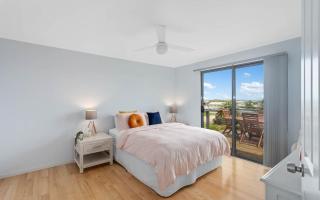 Hazel Beach House with ocean views - 2