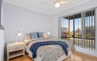 Hazel Beach House - Ocean Views & Coastal Charm - 4