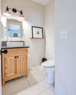 102 - Charming and Fun Family Oasis Near Downtown - 4