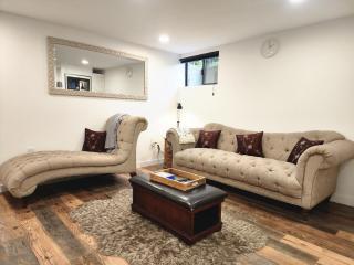 HomeSmart: Cozy Charm Meets High-Tech in Prime Area - Seattle - 1