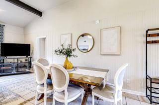Water View Retreat - Kingsland - 3