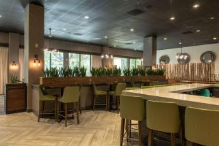 Hotel Zessa Orange County Airport, a DoubleTree by Hilton - Santa Ana - 2