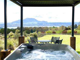 Lake Taupō Luxury Views with Spa Pool - 6