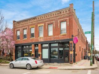 Modern Apartment with Pool Table! Pet-friendly! - Columbus - 5