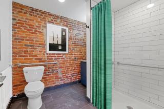 Modern Apartment with Pool Table! Pet-friendly! - Columbus - 2