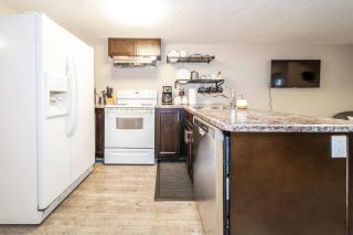 Bright Modern Suite - Netflix - WiFi - Long Stays - 5