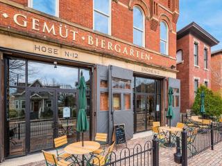 Trendy Loft Escape with Pool Table Bring Your Pets - Columbus - 9