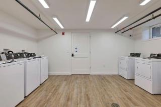 Trendy Loft Escape with Pool Table Bring Your Pets - Columbus - 3