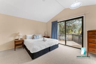 Cobbon Retreat - 5BR House l Pet Friendly l Large Fenced Backyard l WiFi l Great Location - Jindabyne - 4