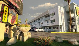 Super 8 by Wyndham Las Vegas North Strip/Fremont St. Area - Las Vegas - 9