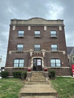 Oasis with Pool Table! Stylish Stay, Pets Allowed! - Columbus - 7