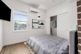 Oasis with Pool Table! Stylish Stay, Pets Allowed! - Columbus - 8