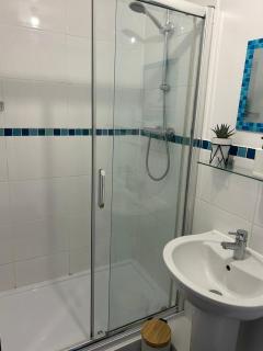 Long Stay - Free Parking - Contractors - Train Station - Students - Colchester - 4