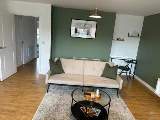 Long Stay - Free Parking - Contractors - Train Station - Students - Colchester - 6