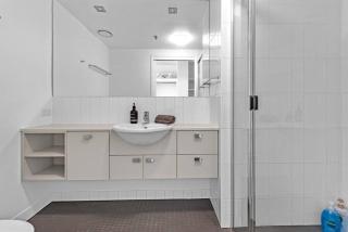 Spacious & Peaceful! 1Bed/2Bath/1Car ~ CBD - Brisbane - 3