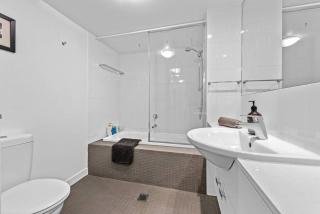 Spacious & Peaceful! 1Bed/2Bath/1Car ~ CBD - Brisbane - 1