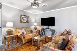Salt Block - The Cowboy Suite 4 - Bandera - 9