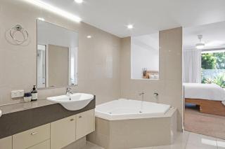 Silver Sea on Sixth Resort - Maroochydore - 2