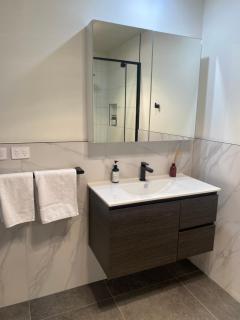 Superior & Luxe 2BR Apartment Villas Al Fresco Patio Free Parking & WIFI - 5