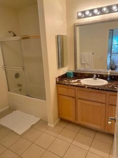 Adorable and Bright 2BD 2BR 840 - 9