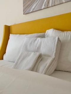 Adorable and Bright 2BD 2BR 840 - 1
