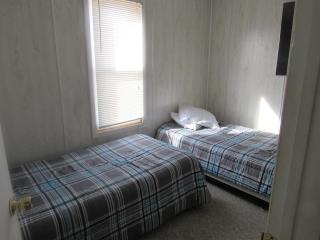 Raised Ranch Style House With 4 Bedrooms 2 Full Baths - Brant Beach - 5