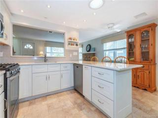 Stunning Home In Haven Beach With 5 Bedrooms, Heated Swimming Pool And Wifi - 6