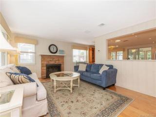 Stunning Home In Haven Beach With 5 Bedrooms, Heated Swimming Pool And Wifi - Brant Beach - 4