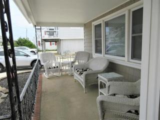 Nicely Renovated First Floor Duplex On The Ocean Side In Brant Beach, - Brant Beach - 6