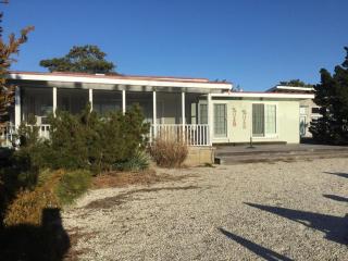 Classic Lagoon Front Home - Loveladies - 0