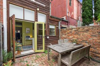 Colourful & Charming 2-Bed Fitzroy Heritage Home - Melbourne - 9