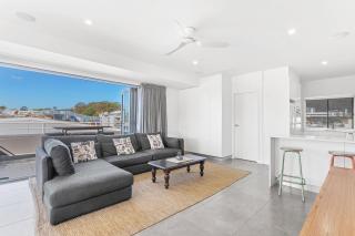 Louisa Court, 7,49 Donald St- Unit in the heart of town with stunning water views - Nelson Bay - 8