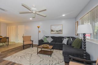 Cheerful 3 BR 2BA Home in Great Neighborhood! - Jacksonville - 1