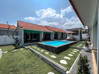 Moon Bali Guesthouse Canggu - Canggu - 2