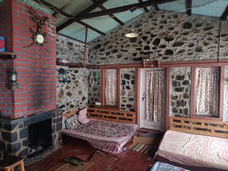 HIPPIE HUTS - Kodaikānāl - 0