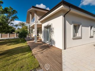 Golden Dunes Villa - Garden Retreat - 7