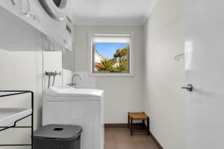 Airport West Stunner by Ready Set Stay - 2